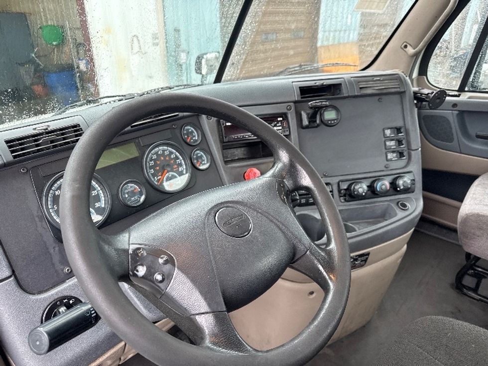 Day Cab Tractor-Heavy Duty Tractors-Freightliner-2018-Cascadia 12564ST-West Sacramento-CA-463,262\n\t\tmiles-$ 35,250 - Image 10