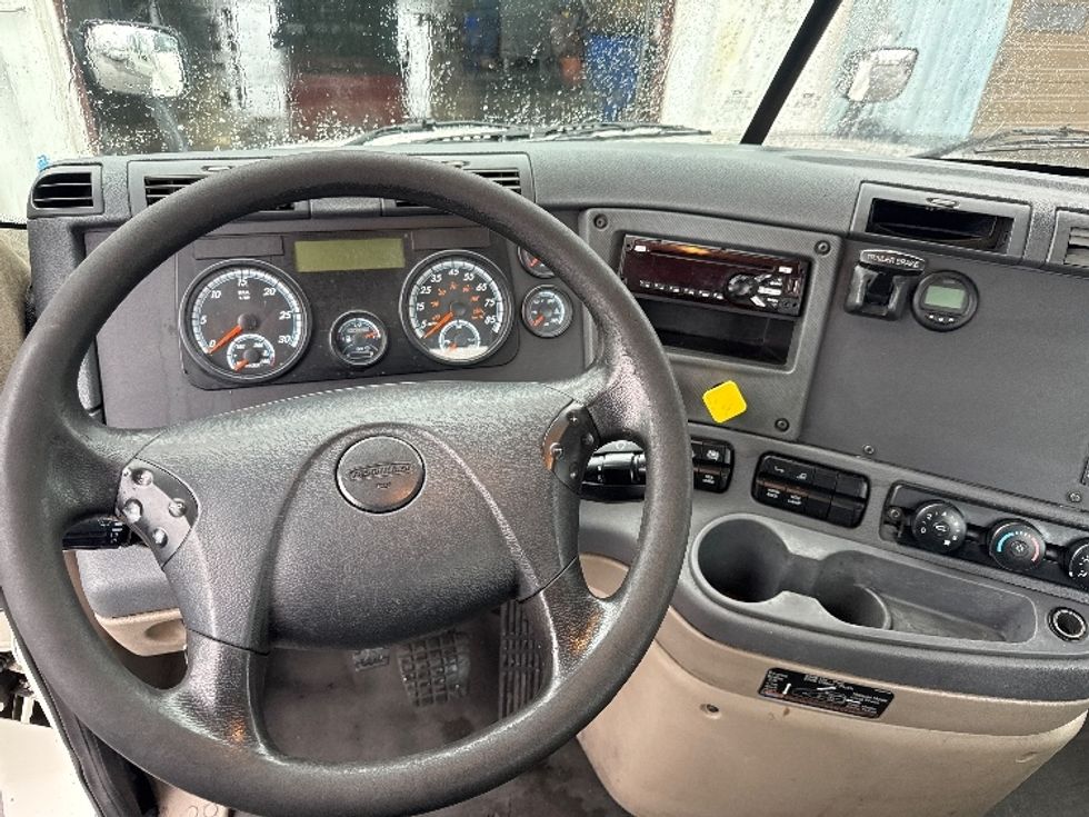 Day Cab Tractor-Heavy Duty Tractors-Freightliner-2018-Cascadia 12564ST-West Sacramento-CA-463,262\n\t\tmiles-$ 35,250 - Image 11