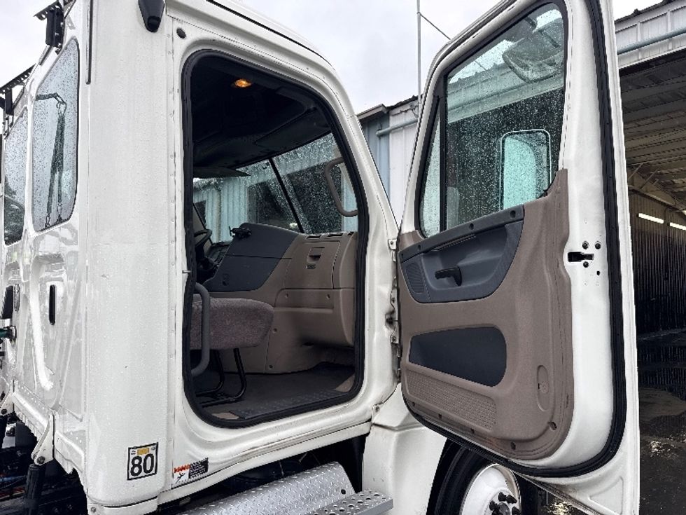 Day Cab Tractor-Heavy Duty Tractors-Freightliner-2018-Cascadia 12564ST-West Sacramento-CA-463,262\n\t\tmiles-$ 35,250 - Image 12