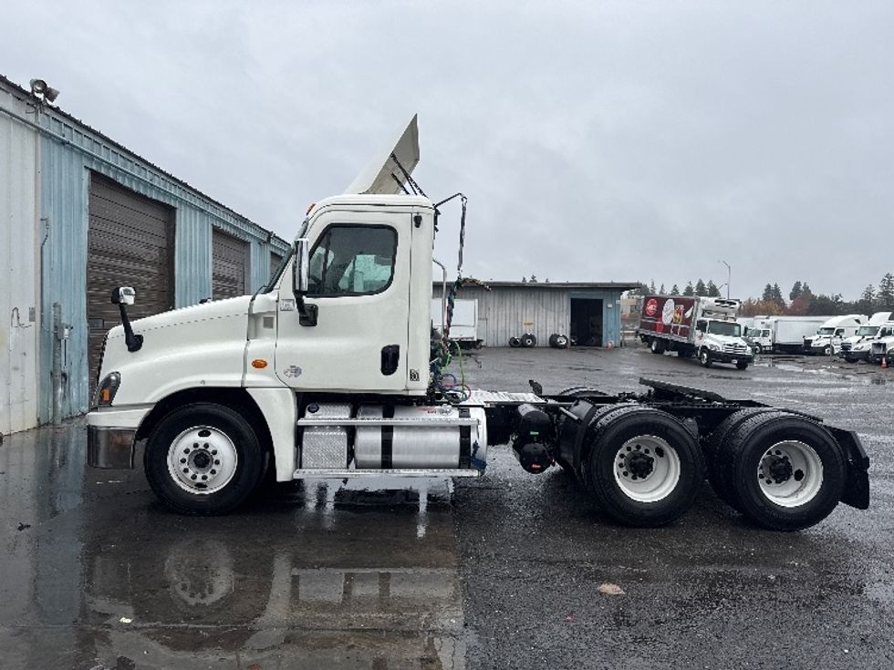 Day Cab Tractor-Heavy Duty Tractors-Freightliner-2018-Cascadia 12564ST-West Sacramento-CA-463,262\n\t\tmiles-$ 35,250 - Image 4