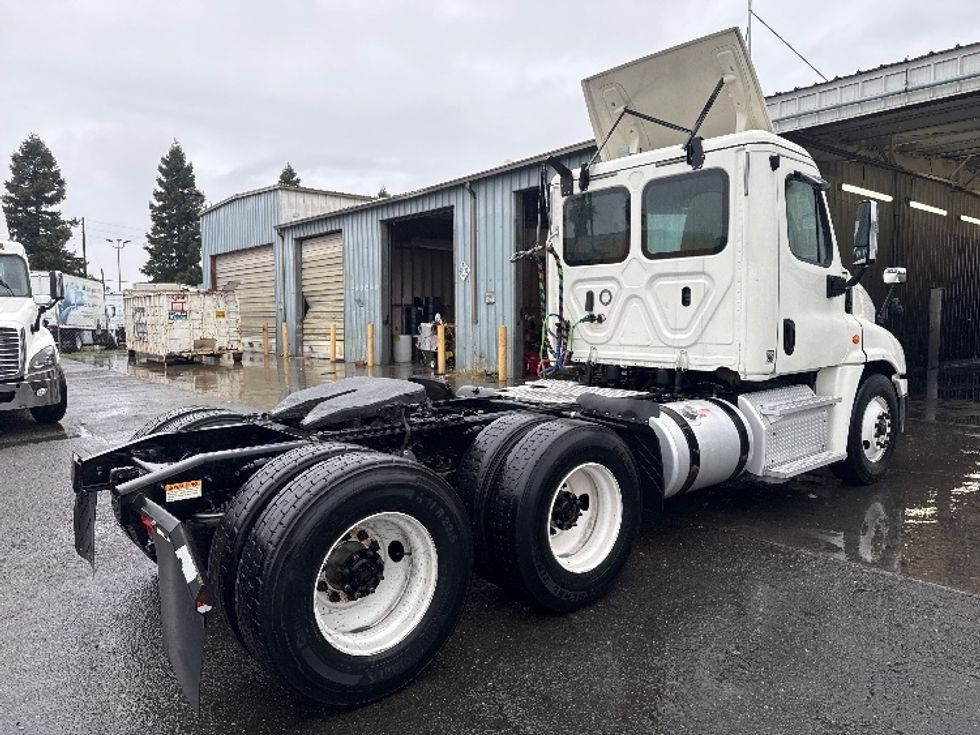 Day Cab Tractor-Heavy Duty Tractors-Freightliner-2018-Cascadia 12564ST-West Sacramento-CA-463,262\n\t\tmiles-$ 35,250 - Image 7