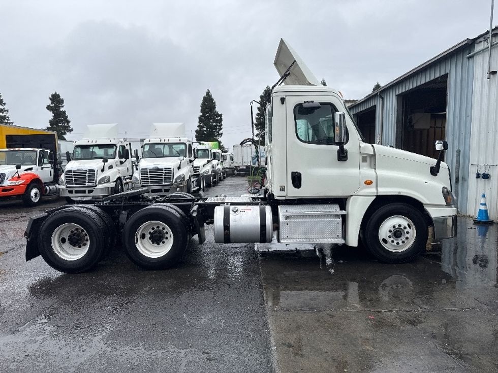 Day Cab Tractor-Heavy Duty Tractors-Freightliner-2018-Cascadia 12564ST-West Sacramento-CA-463,262\n\t\tmiles-$ 35,250 - Image 8