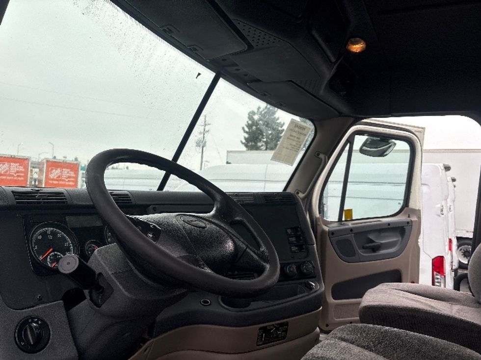 Day Cab Tractor-Heavy Duty Tractors-Freightliner-2018-Cascadia 12564ST-West Sacramento-CA-464,554\n\t\tmiles-$ 32,750 - Image 10