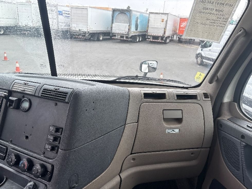 Day Cab Tractor-Heavy Duty Tractors-Freightliner-2018-Cascadia 12564ST-West Sacramento-CA-464,554\n\t\tmiles-$ 32,750 - Image 13