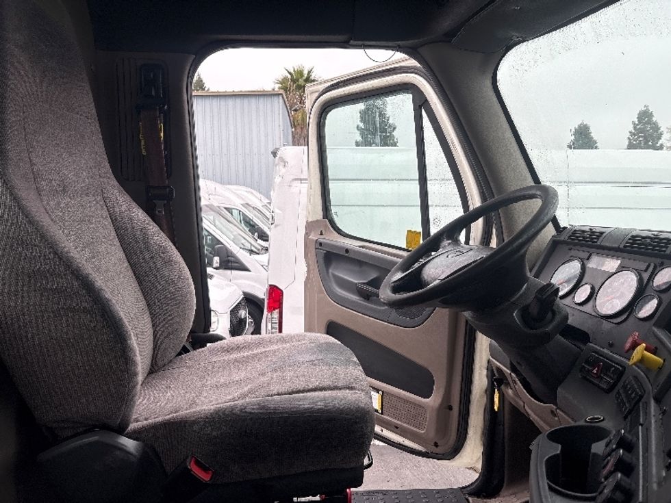 Day Cab Tractor-Heavy Duty Tractors-Freightliner-2018-Cascadia 12564ST-West Sacramento-CA-464,554\n\t\tmiles-$ 32,750 - Image 14