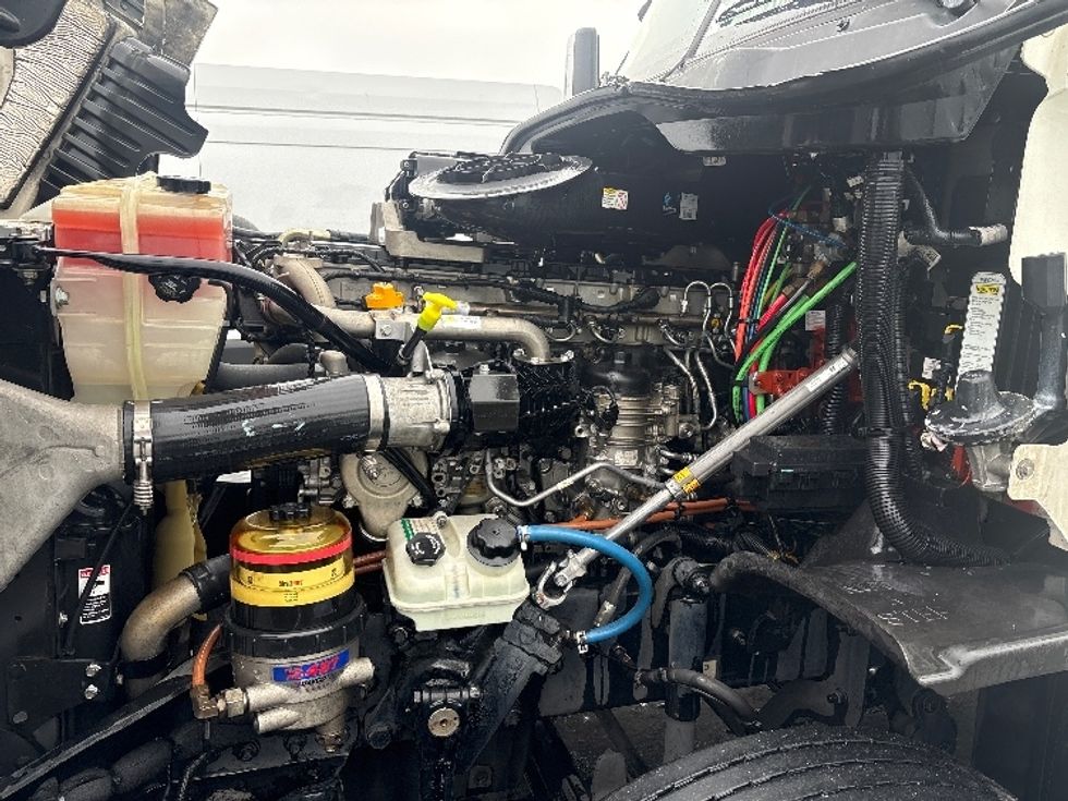 Day Cab Tractor-Heavy Duty Tractors-Freightliner-2018-Cascadia 12564ST-West Sacramento-CA-464,554\n\t\tmiles-$ 32,750 - Image 16