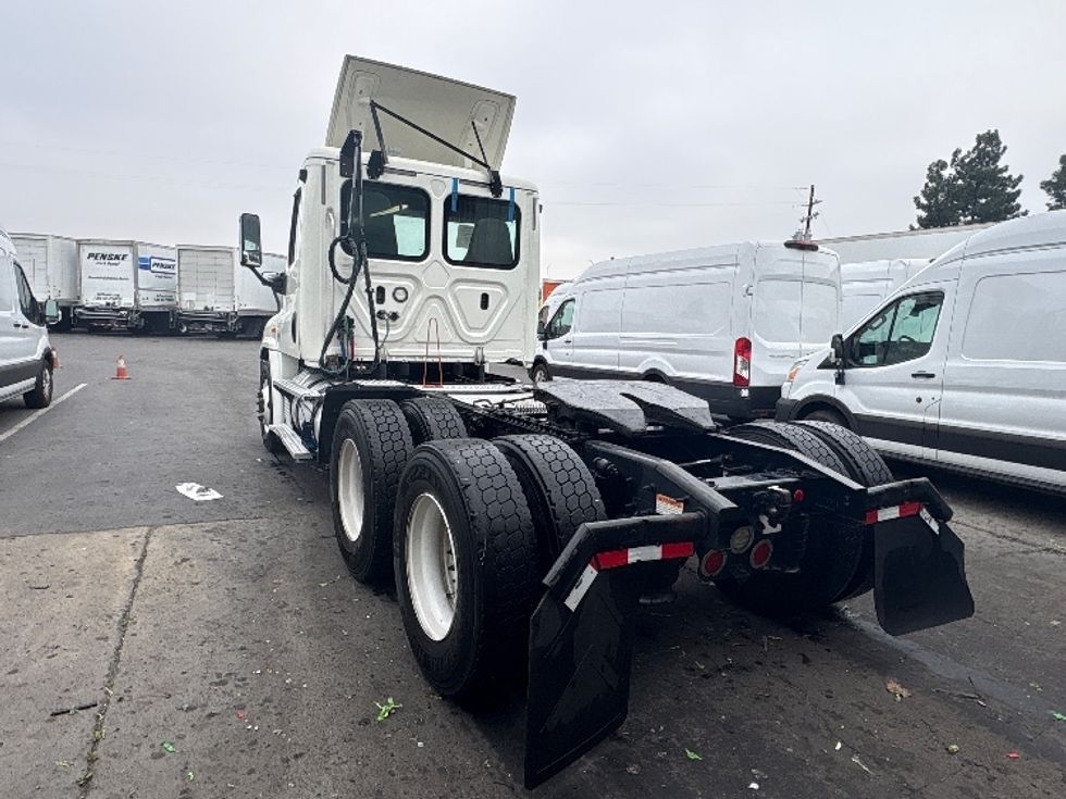 Day Cab Tractor-Heavy Duty Tractors-Freightliner-2018-Cascadia 12564ST-West Sacramento-CA-464,554\n\t\tmiles-$ 32,750 - Image 5