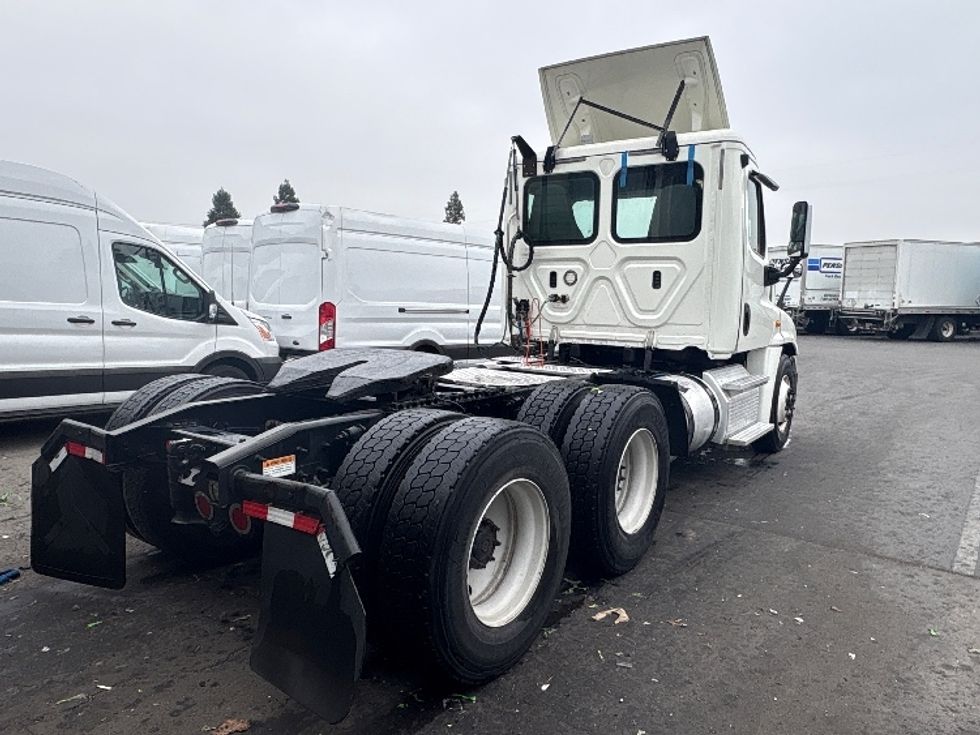 Day Cab Tractor-Heavy Duty Tractors-Freightliner-2018-Cascadia 12564ST-West Sacramento-CA-464,554\n\t\tmiles-$ 32,750 - Image 7
