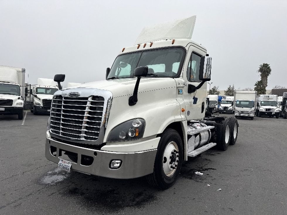Day Cab Tractor-Heavy Duty Tractors-Freightliner-2018-Cascadia 12564ST-West Sacramento-CA-465,658\n\t\tmiles-$ 36,750 - Image 3