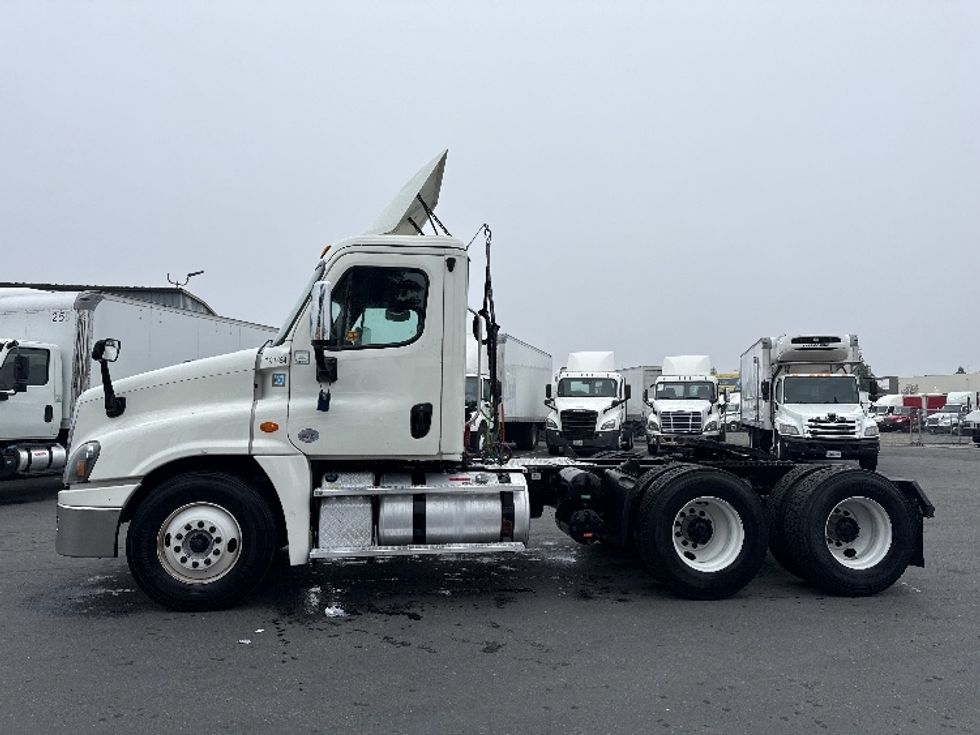 Day Cab Tractor-Heavy Duty Tractors-Freightliner-2018-Cascadia 12564ST-West Sacramento-CA-465,658\n\t\tmiles-$ 36,750 - Image 4