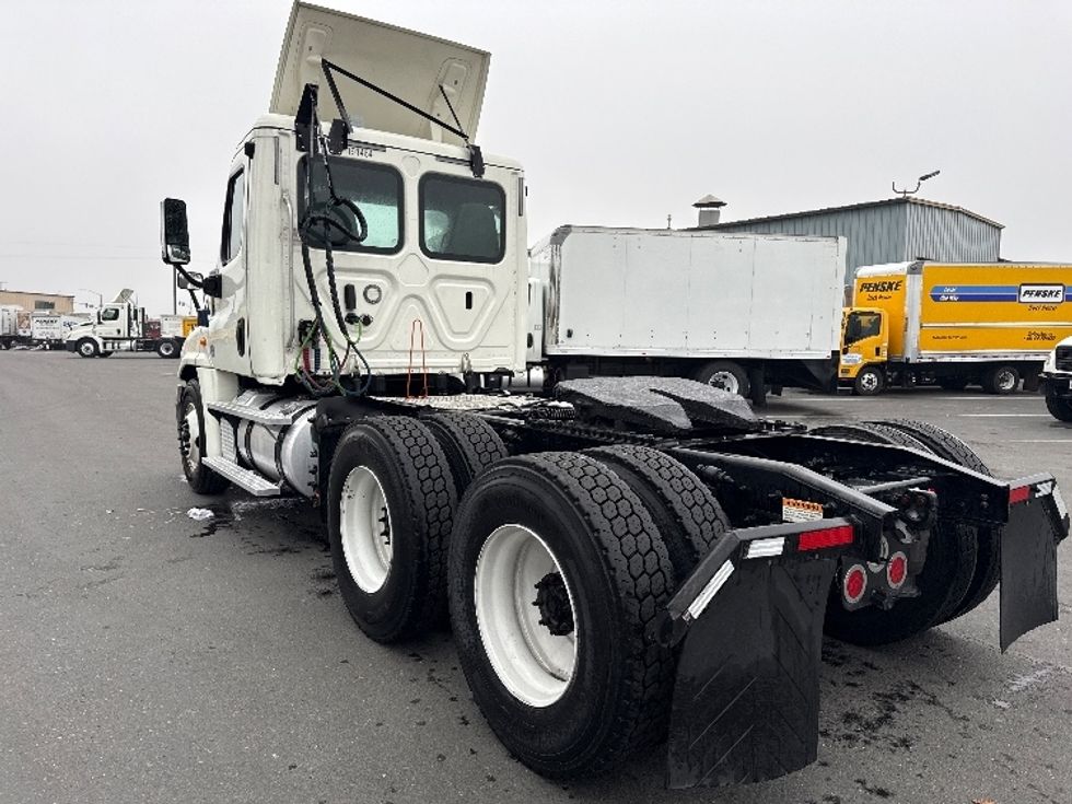 Day Cab Tractor-Heavy Duty Tractors-Freightliner-2018-Cascadia 12564ST-West Sacramento-CA-465,658\n\t\tmiles-$ 36,750 - Image 5