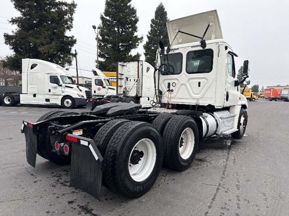 Day Cab Tractor-Heavy Duty Tractors-Freightliner-2018-Cascadia 12564ST-West Sacramento-CA-465,658\n\t\tmiles-$ 36,750 - Image 7
