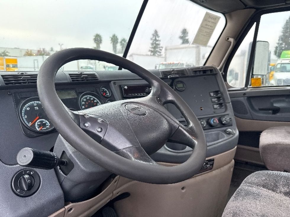 Day Cab Tractor-Heavy Duty Tractors-Freightliner-2018-Cascadia 12564ST-West Sacramento-CA-469,482\n\t\tmiles-$ 33,250 - Image 10