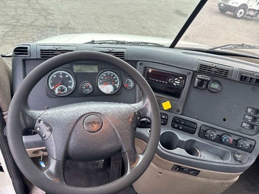 Day Cab Tractor-Heavy Duty Tractors-Freightliner-2018-Cascadia 12564ST-West Sacramento-CA-469,482\n\t\tmiles-$ 33,250 - Image 11
