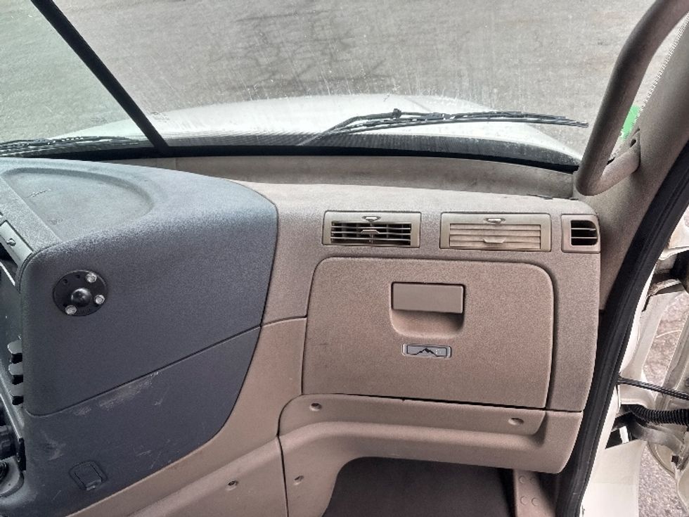 Day Cab Tractor-Heavy Duty Tractors-Freightliner-2018-Cascadia 12564ST-West Sacramento-CA-469,482\n\t\tmiles-$ 33,250 - Image 13