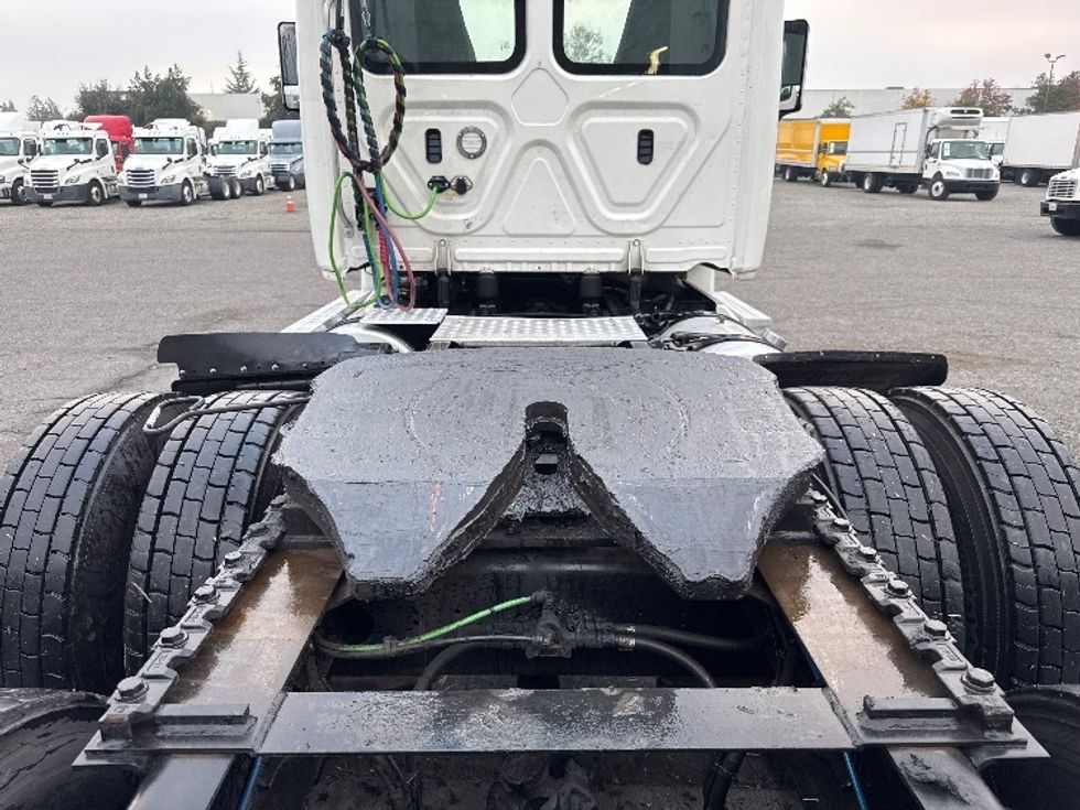 Day Cab Tractor-Heavy Duty Tractors-Freightliner-2018-Cascadia 12564ST-West Sacramento-CA-469,482\n\t\tmiles-$ 33,250 - Image 6
