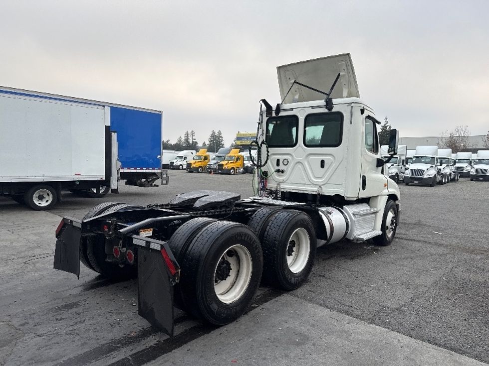 Day Cab Tractor-Heavy Duty Tractors-Freightliner-2018-Cascadia 12564ST-West Sacramento-CA-469,482\n\t\tmiles-$ 33,250 - Image 7