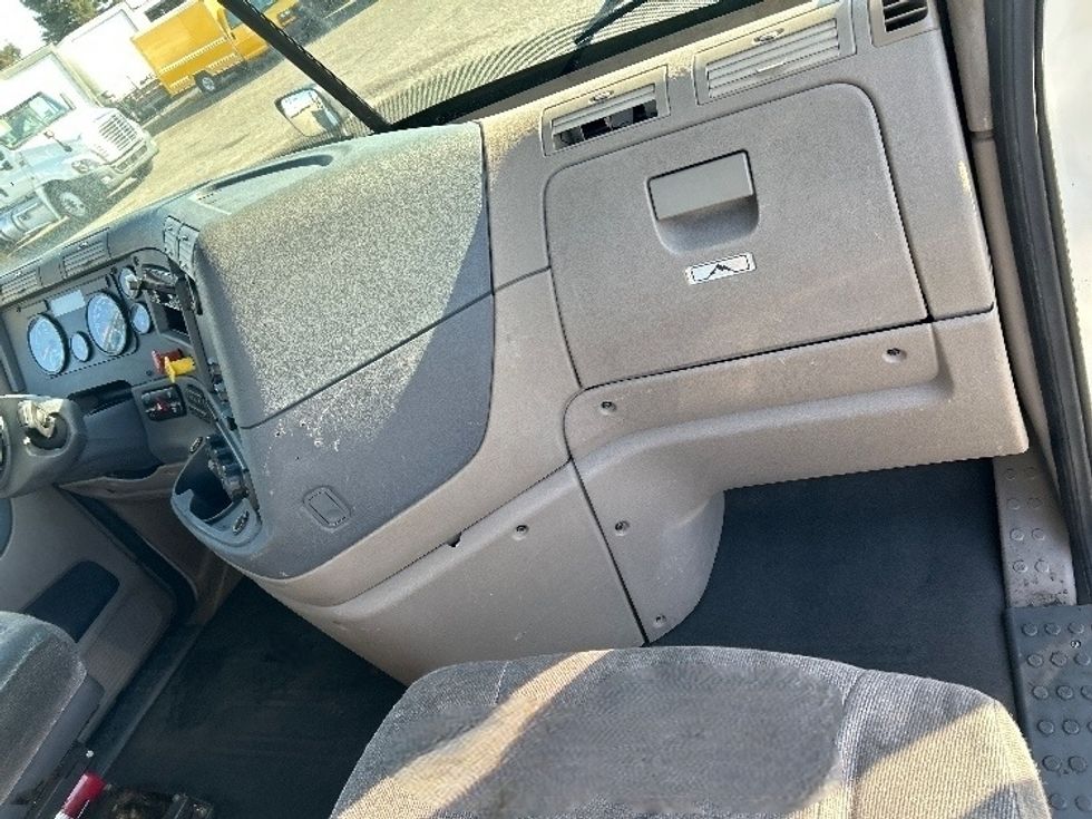 Day Cab Tractor-Heavy Duty Tractors-Freightliner-2018-Cascadia 12564ST-West Sacramento-CA-477,760\n\t\tmiles-$ 34,500 - Image 13