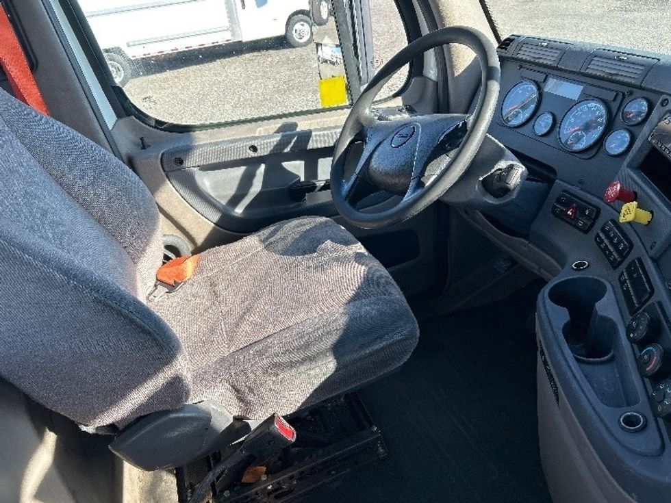 Day Cab Tractor-Heavy Duty Tractors-Freightliner-2018-Cascadia 12564ST-West Sacramento-CA-477,760\n\t\tmiles-$ 34,500 - Image 14