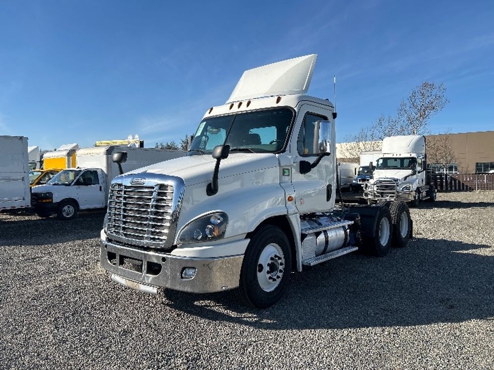 Day Cab Tractor-Heavy Duty Tractors-Freightliner-2018-Cascadia 12564ST-West Sacramento-CA-477,760\n\t\tmiles-$ 34,500 - Image 3
