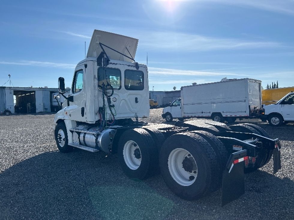Day Cab Tractor-Heavy Duty Tractors-Freightliner-2018-Cascadia 12564ST-West Sacramento-CA-477,760\n\t\tmiles-$ 34,500 - Image 5