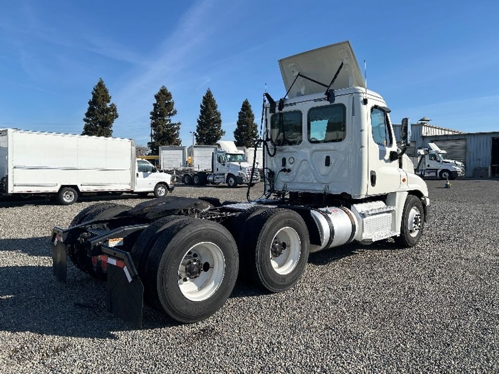 Day Cab Tractor-Heavy Duty Tractors-Freightliner-2018-Cascadia 12564ST-West Sacramento-CA-477,760\n\t\tmiles-$ 34,500 - Image 7