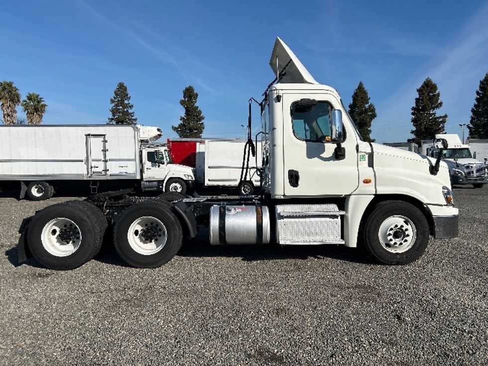 Day Cab Tractor-Heavy Duty Tractors-Freightliner-2018-Cascadia 12564ST-West Sacramento-CA-477,760\n\t\tmiles-$ 34,500 - Image 8