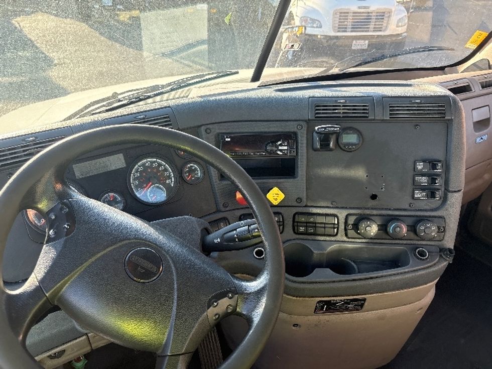 Day Cab Tractor-Heavy Duty Tractors-Freightliner-2018-Cascadia 12564ST-West Sacramento-CA-480,500\n\t\tmiles-$ 34,500 - Image 11