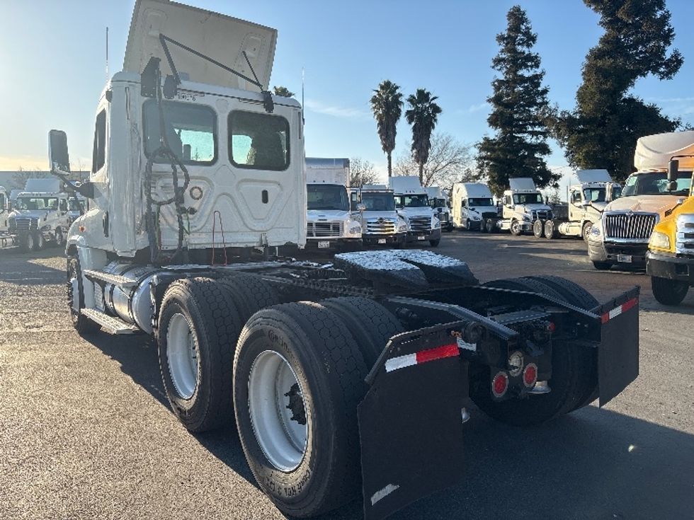Day Cab Tractor-Heavy Duty Tractors-Freightliner-2018-Cascadia 12564ST-West Sacramento-CA-480,500\n\t\tmiles-$ 34,500 - Image 5