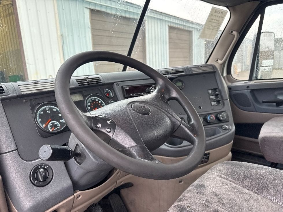 Day Cab Tractor-Heavy Duty Tractors-Freightliner-2018-Cascadia 12564ST-West Sacramento-CA-484,455\n\t\tmiles-$ 32,500 - Image 10