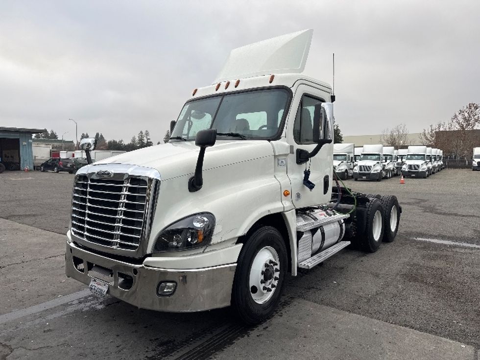 Day Cab Tractor-Heavy Duty Tractors-Freightliner-2018-Cascadia 12564ST-West Sacramento-CA-484,455\n\t\tmiles-$ 32,500 - Image 3