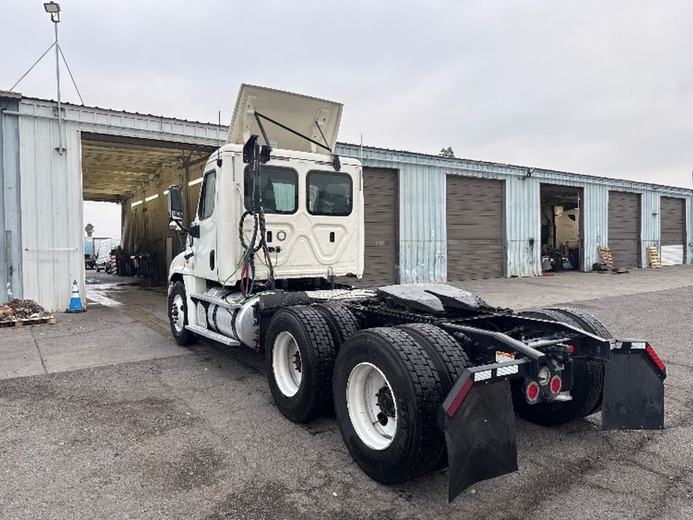 Day Cab Tractor-Heavy Duty Tractors-Freightliner-2018-Cascadia 12564ST-West Sacramento-CA-484,455\n\t\tmiles-$ 32,500 - Image 5