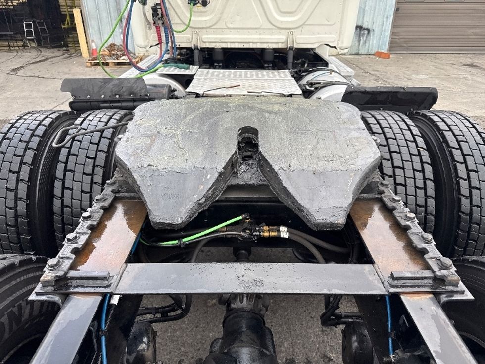 Day Cab Tractor-Heavy Duty Tractors-Freightliner-2018-Cascadia 12564ST-West Sacramento-CA-484,455\n\t\tmiles-$ 32,500 - Image 6