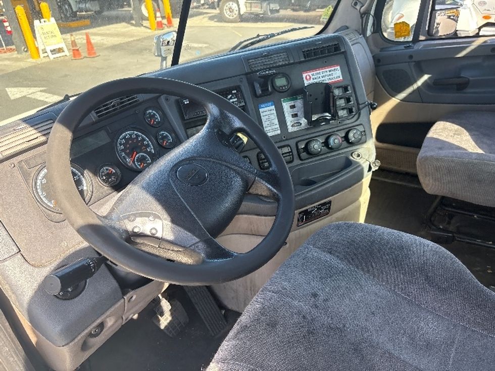Day Cab Tractor-Heavy Duty Tractors-Freightliner-2018-Cascadia 12564ST-West Sacramento-CA-485,539\n\t\tmiles-$ 34,250 - Image 10