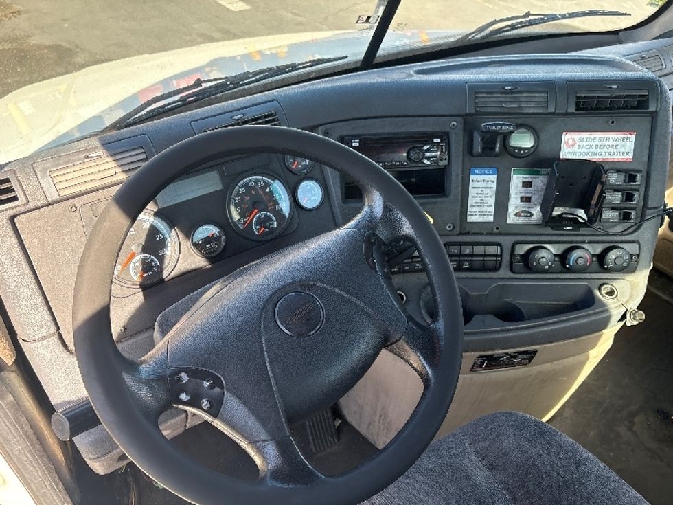 Day Cab Tractor-Heavy Duty Tractors-Freightliner-2018-Cascadia 12564ST-West Sacramento-CA-485,539\n\t\tmiles-$ 34,250 - Image 11