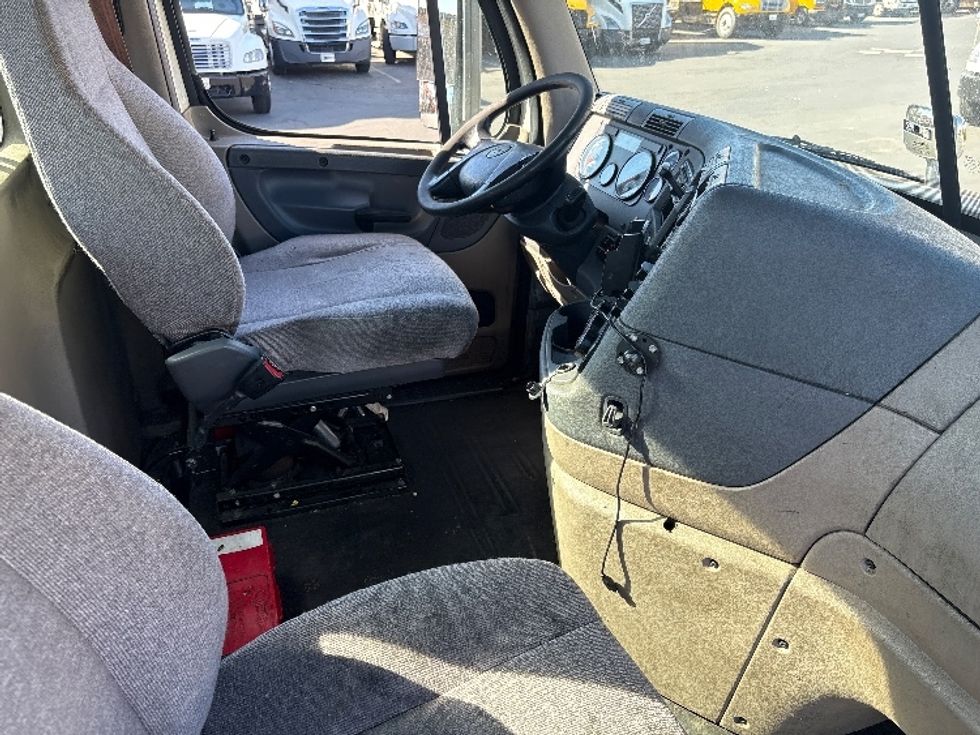 Day Cab Tractor-Heavy Duty Tractors-Freightliner-2018-Cascadia 12564ST-West Sacramento-CA-485,539\n\t\tmiles-$ 34,250 - Image 14