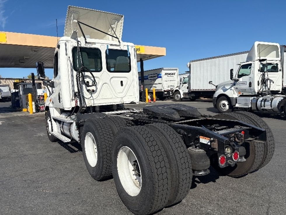 Day Cab Tractor-Heavy Duty Tractors-Freightliner-2018-Cascadia 12564ST-West Sacramento-CA-485,539\n\t\tmiles-$ 34,250 - Image 5