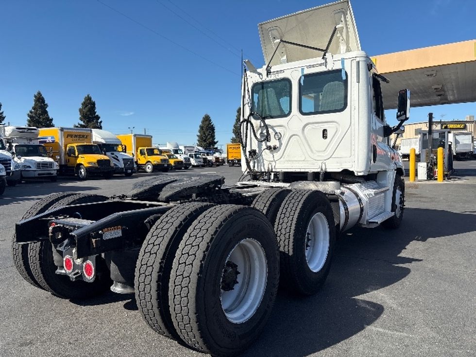 Day Cab Tractor-Heavy Duty Tractors-Freightliner-2018-Cascadia 12564ST-West Sacramento-CA-485,539\n\t\tmiles-$ 34,250 - Image 7