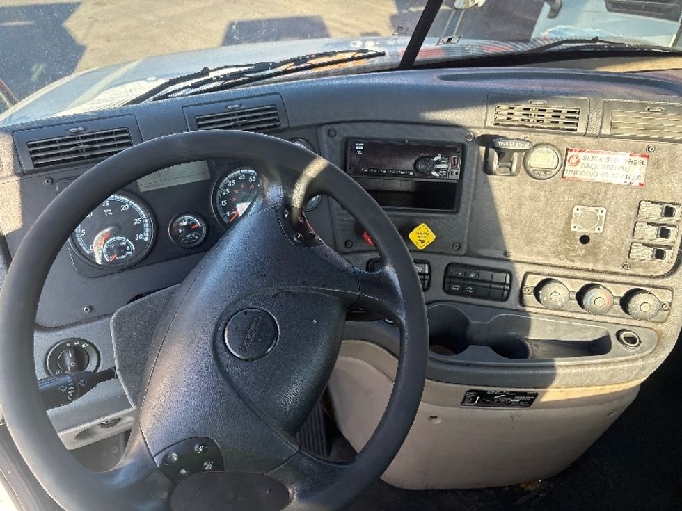 Day Cab Tractor-Heavy Duty Tractors-Freightliner-2018-Cascadia 12564ST-West Sacramento-CA-495,923\n\t\tmiles-$ 33,750 - Image 11