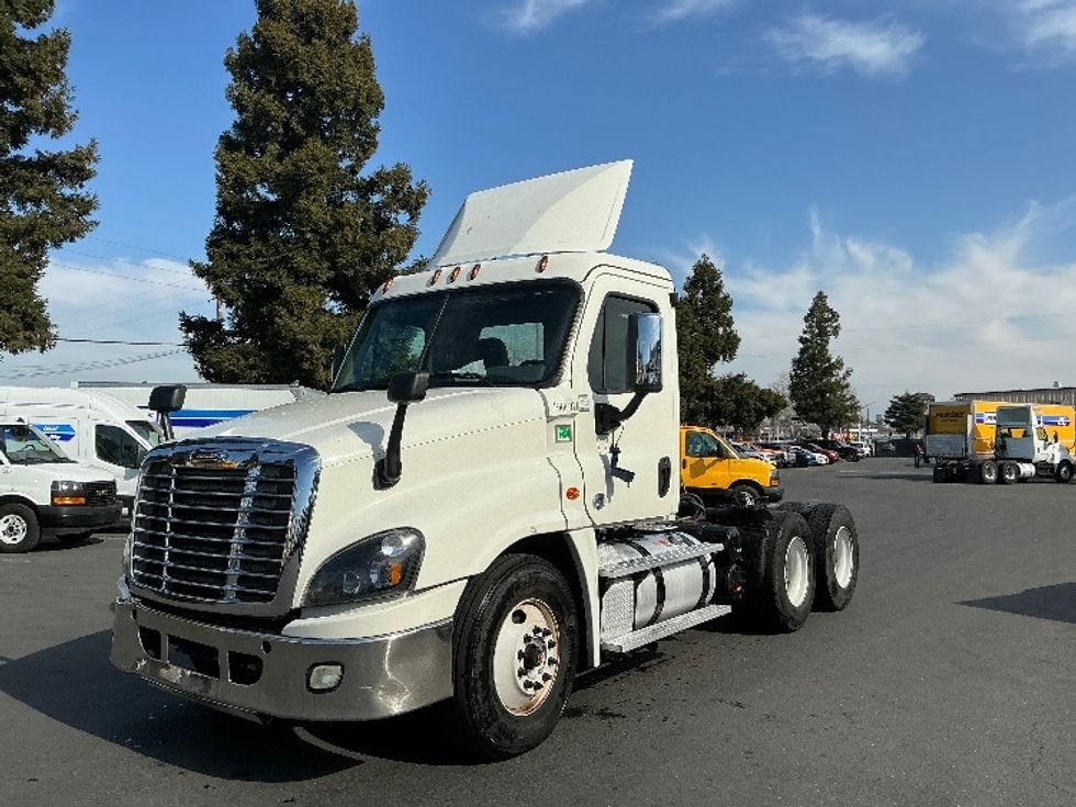 Day Cab Tractor-Heavy Duty Tractors-Freightliner-2018-Cascadia 12564ST-West Sacramento-CA-495,923\n\t\tmiles-$ 33,750 - Image 3