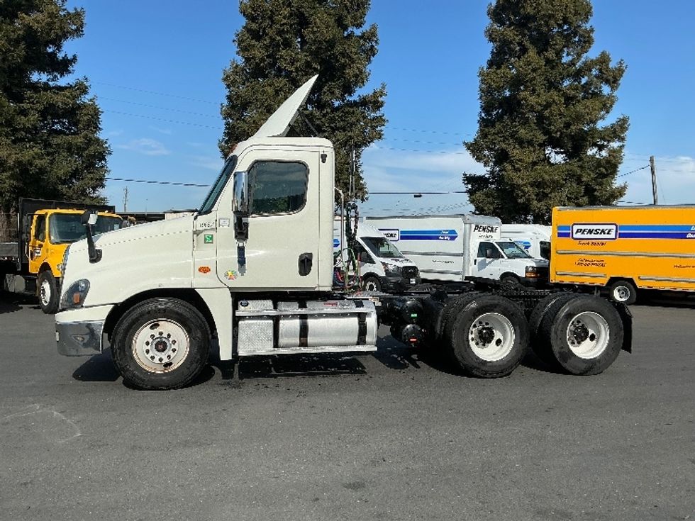 Day Cab Tractor-Heavy Duty Tractors-Freightliner-2018-Cascadia 12564ST-West Sacramento-CA-495,923\n\t\tmiles-$ 33,750 - Image 4