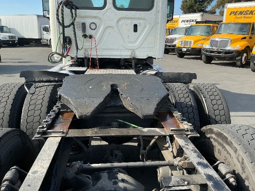 Day Cab Tractor-Heavy Duty Tractors-Freightliner-2018-Cascadia 12564ST-West Sacramento-CA-495,923\n\t\tmiles-$ 33,750 - Image 6