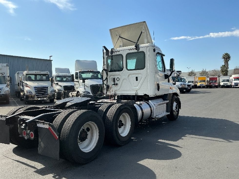 Day Cab Tractor-Heavy Duty Tractors-Freightliner-2018-Cascadia 12564ST-West Sacramento-CA-495,923\n\t\tmiles-$ 33,750 - Image 7