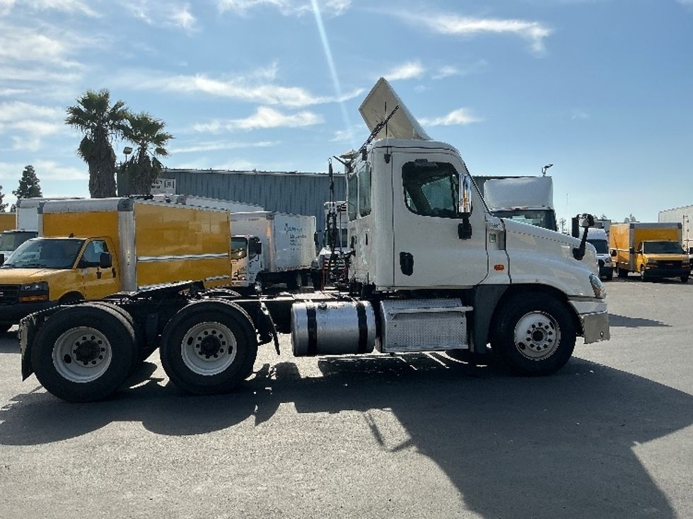 Day Cab Tractor-Heavy Duty Tractors-Freightliner-2018-Cascadia 12564ST-West Sacramento-CA-495,923\n\t\tmiles-$ 33,750 - Image 8