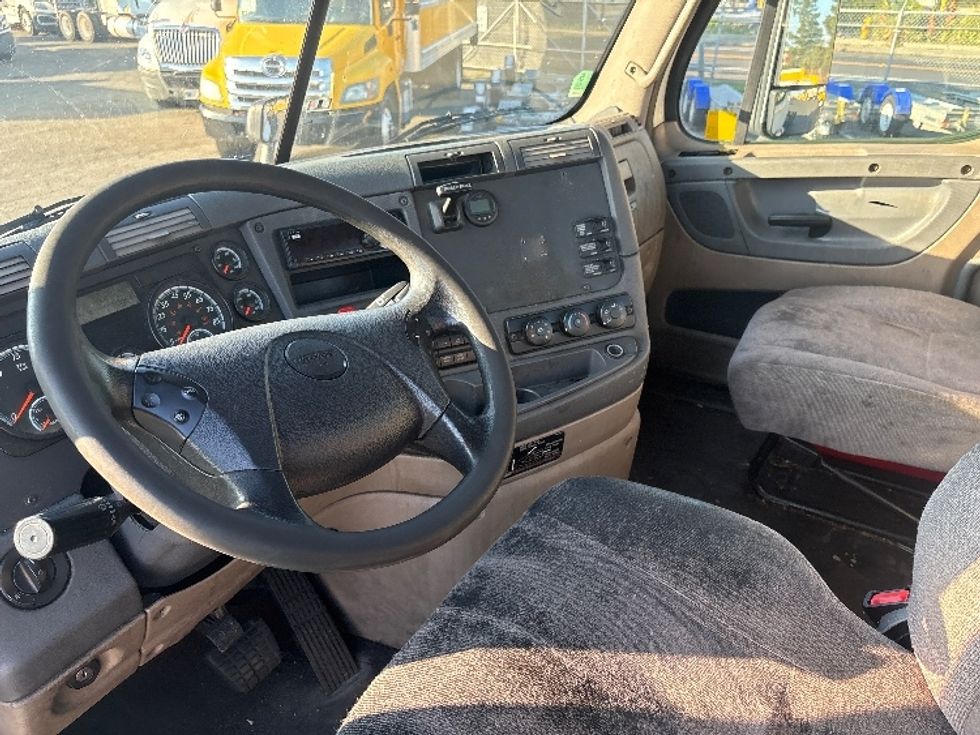 Day Cab Tractor-Heavy Duty Tractors-Freightliner-2018-Cascadia 12564ST-West Sacramento-CA-498,095\n\t\tmiles-$ 33,750 - Image 10