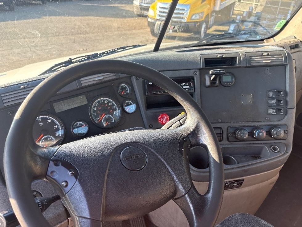Day Cab Tractor-Heavy Duty Tractors-Freightliner-2018-Cascadia 12564ST-West Sacramento-CA-498,095\n\t\tmiles-$ 33,750 - Image 11