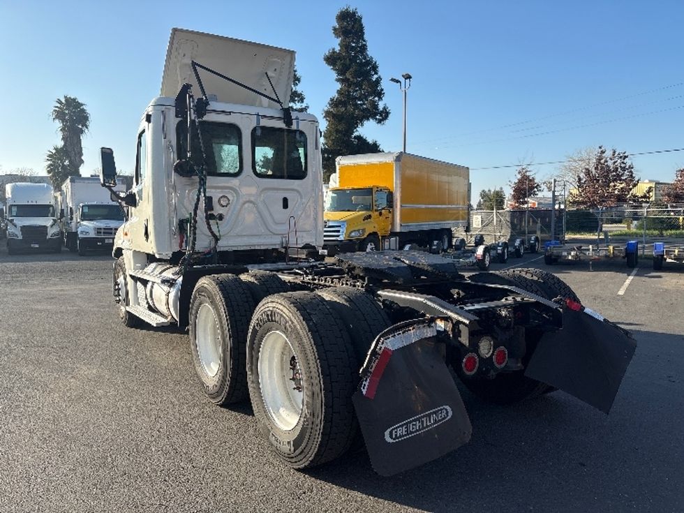 Day Cab Tractor-Heavy Duty Tractors-Freightliner-2018-Cascadia 12564ST-West Sacramento-CA-498,095\n\t\tmiles-$ 33,750 - Image 5