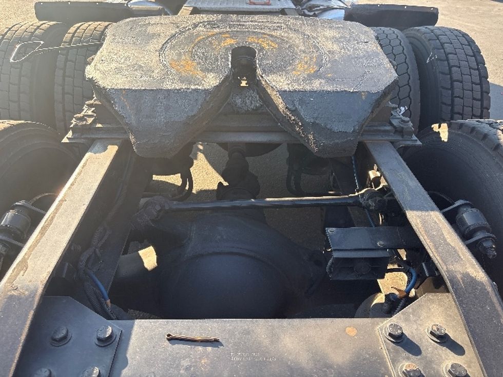 Day Cab Tractor-Heavy Duty Tractors-Freightliner-2018-Cascadia 12564ST-West Sacramento-CA-498,095\n\t\tmiles-$ 33,750 - Image 6