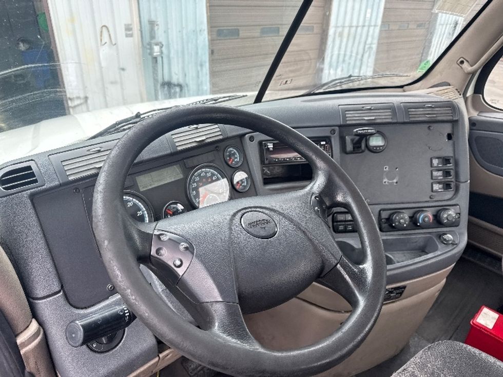 Day Cab Tractor-Heavy Duty Tractors-Freightliner-2018-Cascadia 12564ST-West Sacramento-CA-500,000\n\t\tmiles-$ 31,500 - Image 10