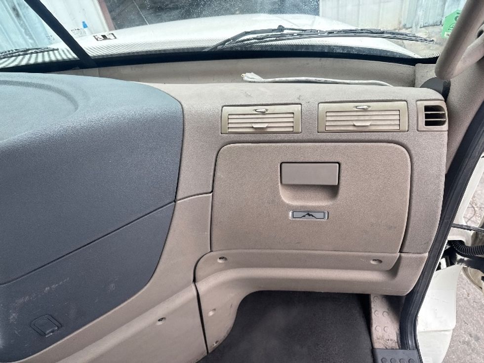 Day Cab Tractor-Heavy Duty Tractors-Freightliner-2018-Cascadia 12564ST-West Sacramento-CA-500,000\n\t\tmiles-$ 31,500 - Image 13